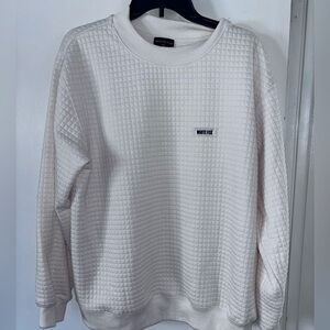 Ladies White Fox crew neck sweatshirt 
ivory
Size s/m